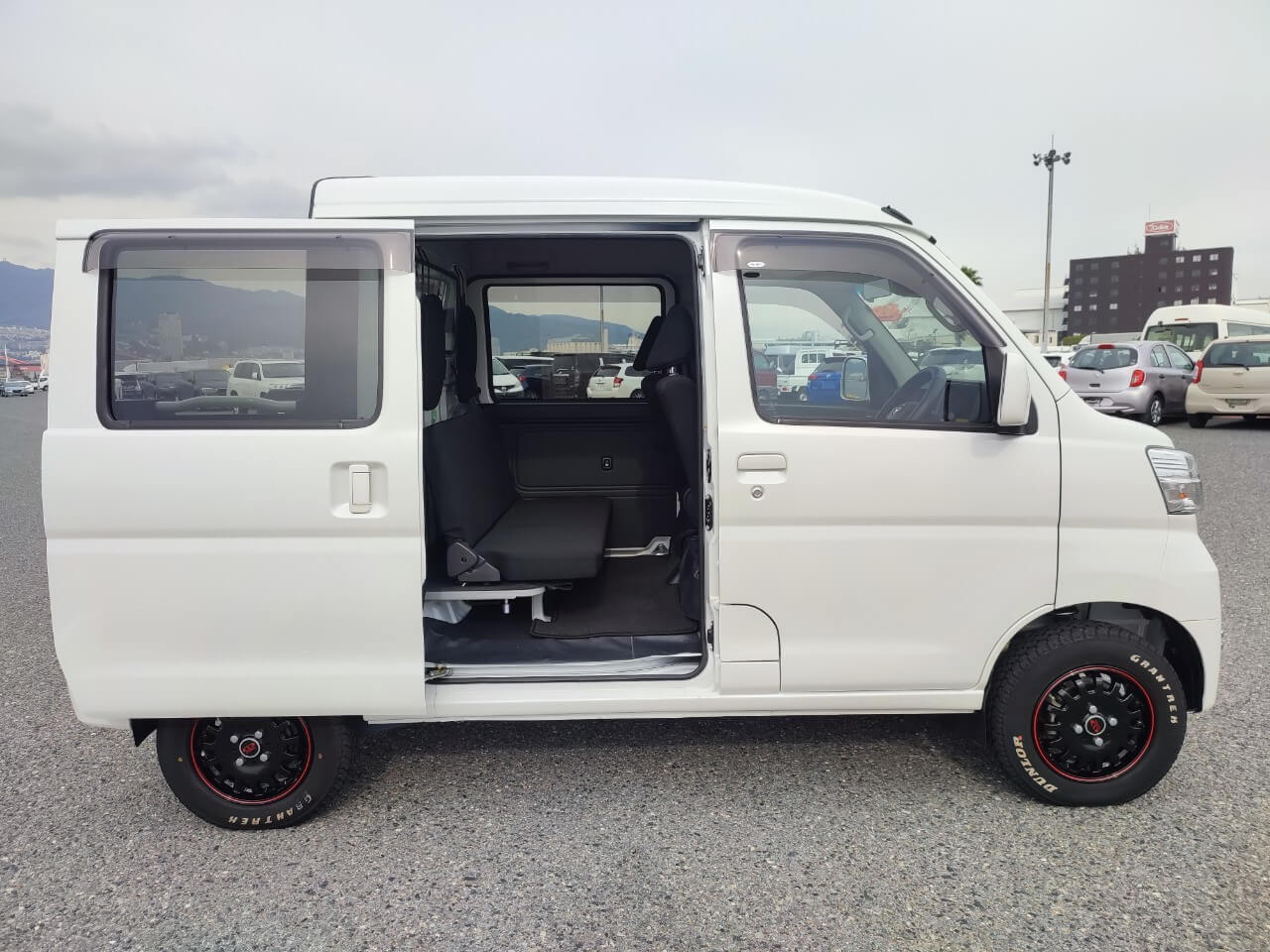 2020 Daihatsu Deck Van add image thumbnail